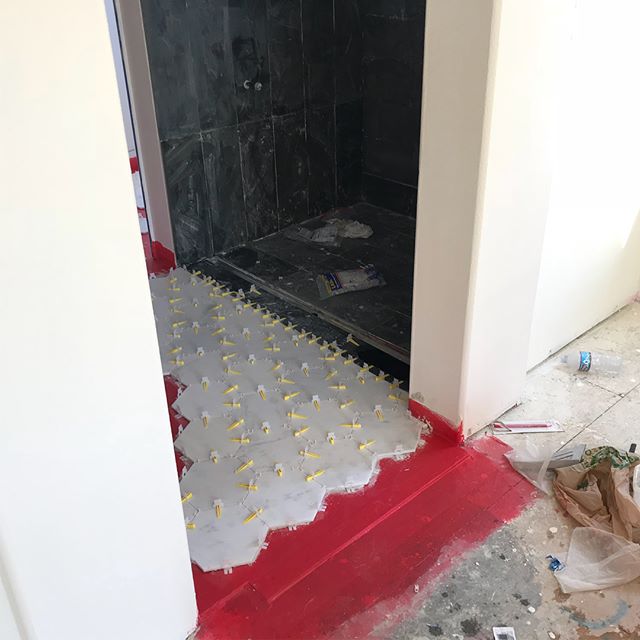 Day 1 of laying the bathroom floor tile—love it’s finally starting to come together! It’s an 8” hexagon marble tile that only one distributor in the US seems to carry. Hardwood for the bedroom is going in in five days! #progress #diy